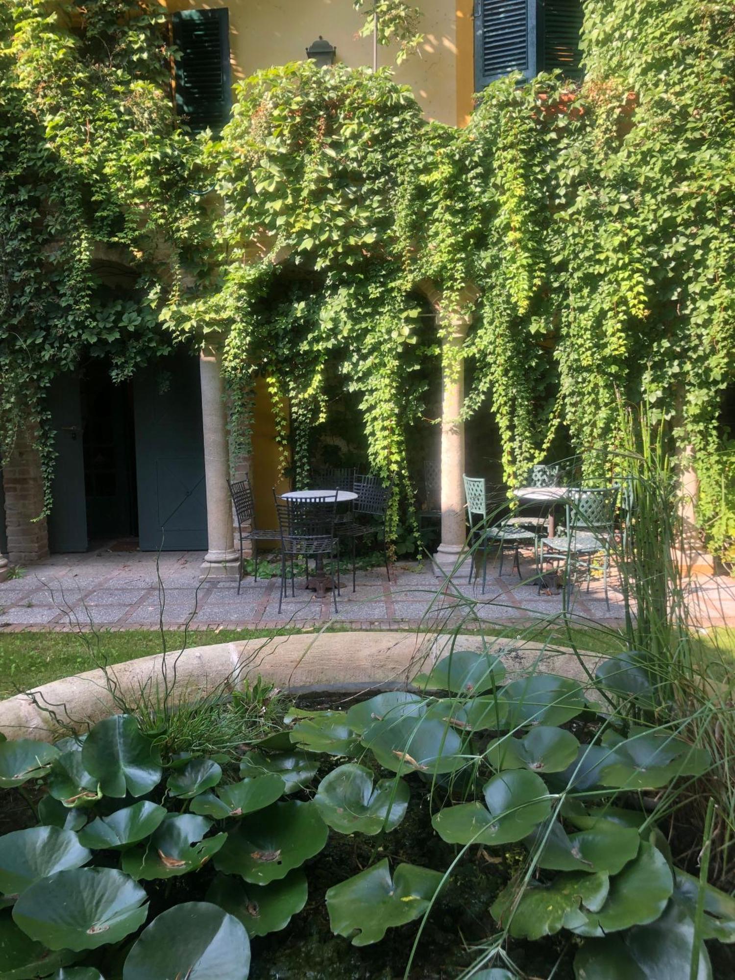 Palazzo Sismonda Corneliano d'Alba Exterior foto